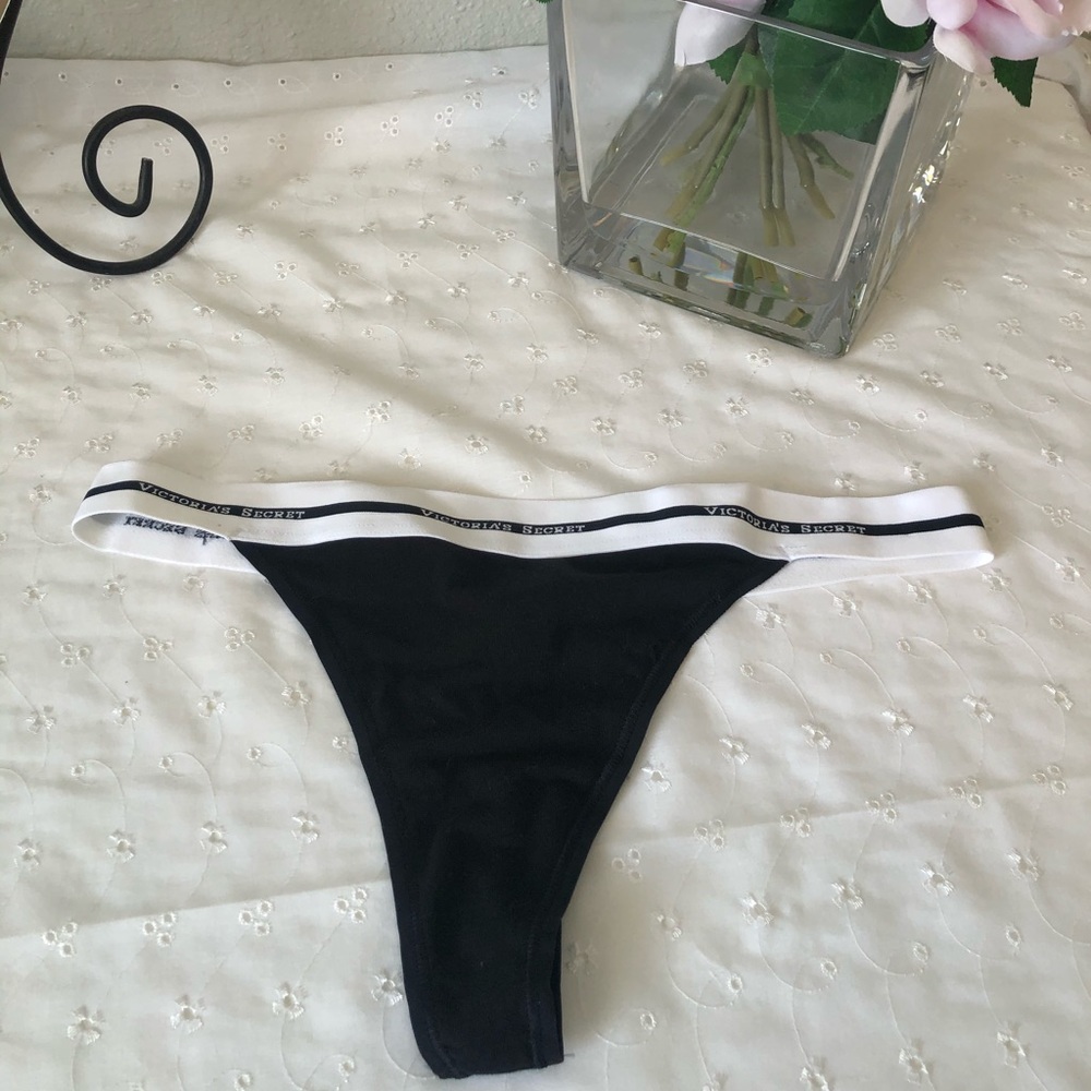 VS black thong